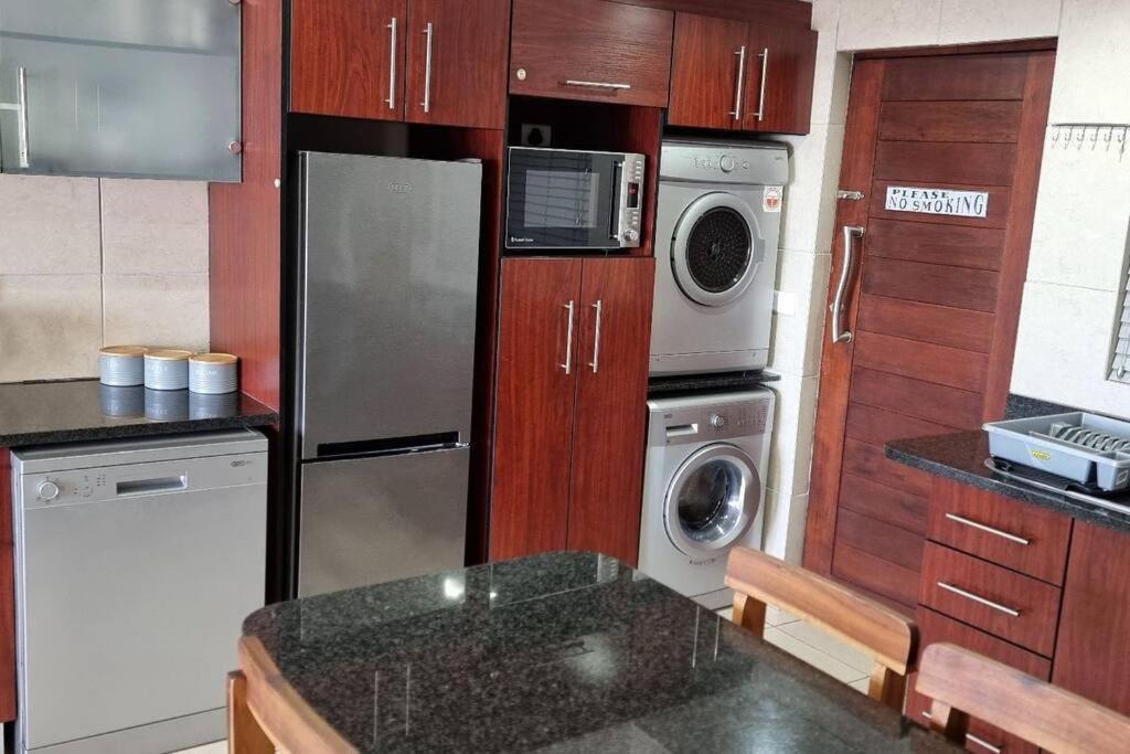 Appartamento Nautica 204 At The Bay Mossel Bay Esterno foto